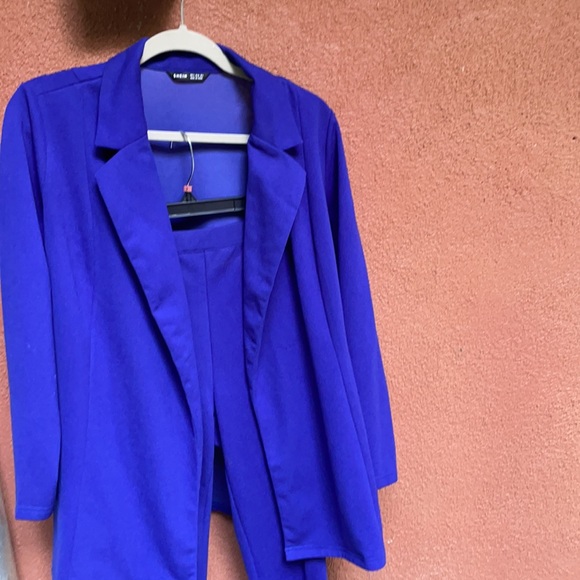 Perfect power suit! - Picture 3 of 3